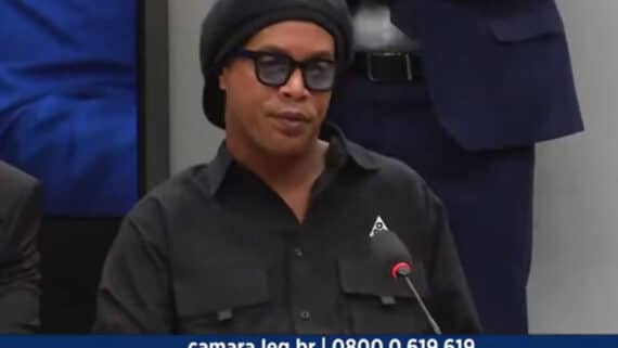 Ronaldinho Gaúcho durante o depoimento na CPI das Pirâmides Financeiras (foto: Reprodução)