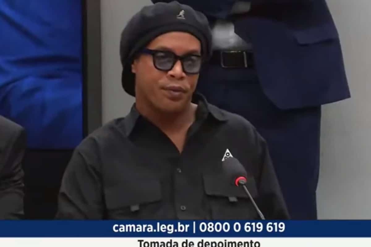 Em CPI deputado pergunta a Ronaldinho sobre sex shop e vídeo viraliza