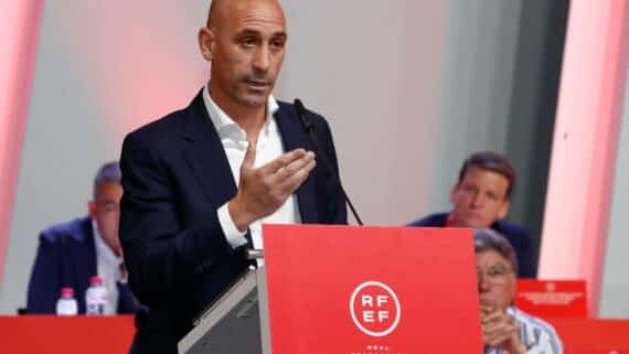 Luis Rubiales durante assembleia extraordinária da Real Federação Espanhola de Futebol (foto: EIDAN RUBIO)