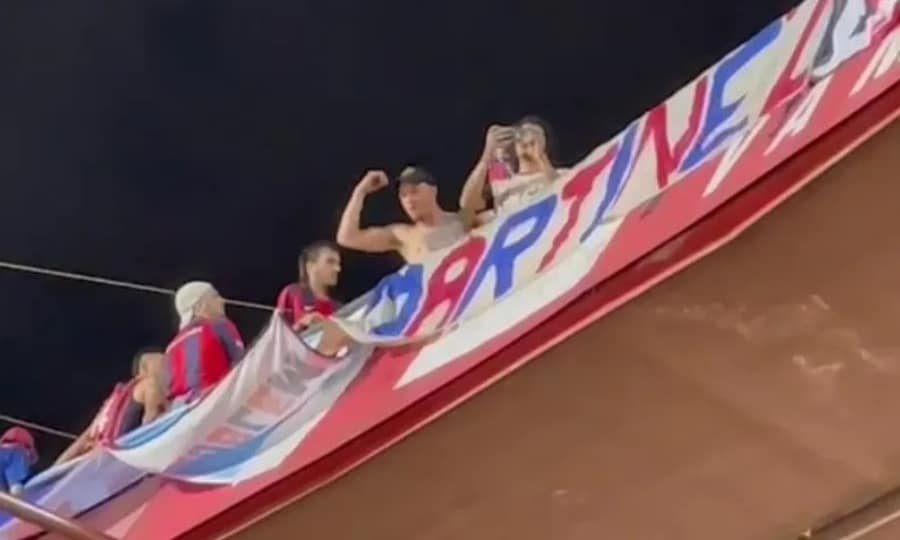 Torcedores do San Lorenzo fizeram gestos racistas no Morumbi (foto: Reprodução/GE)