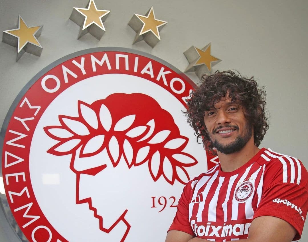 Scarpa no Olympiacos (foto: Divulgação/Olympiacos)