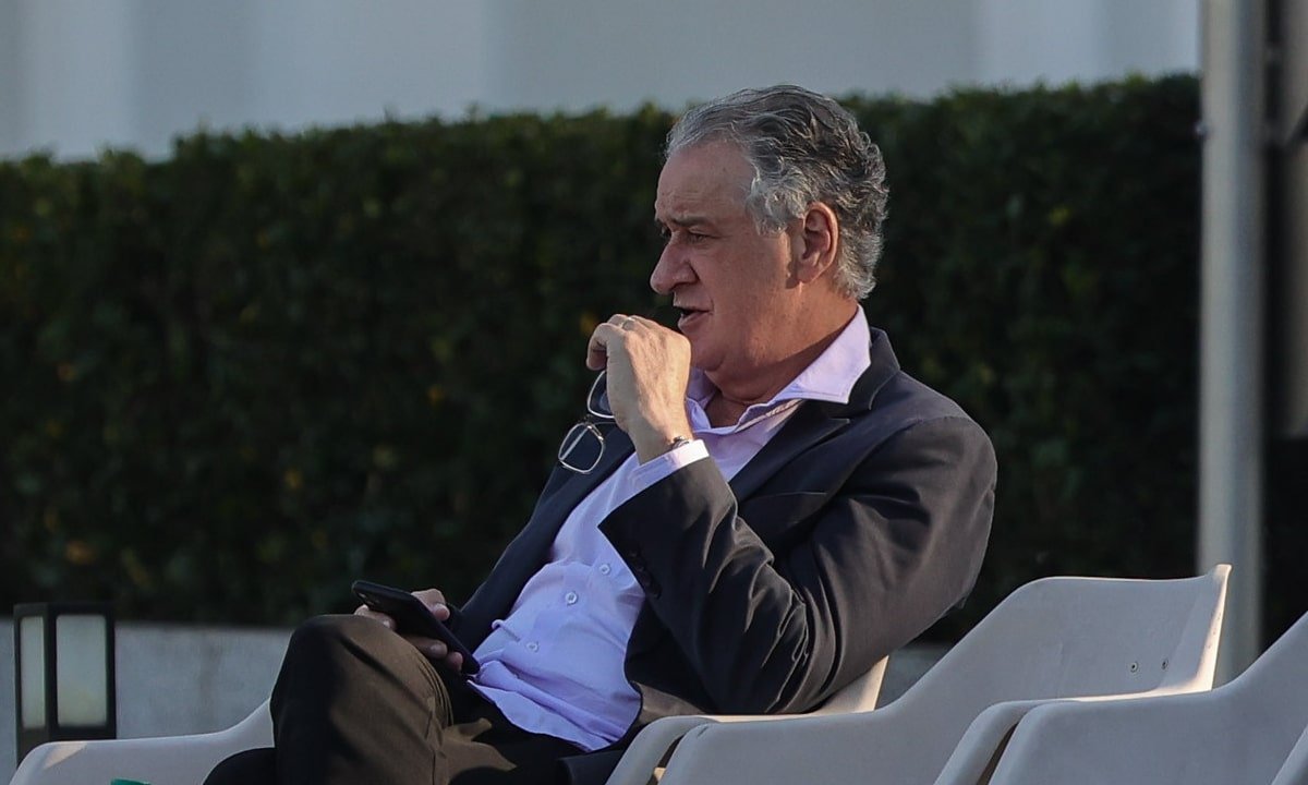 Presidente do Atlético, Sérgio Coelho acompanha treino do Atlético (foto: Pedro Souza/Atlético)