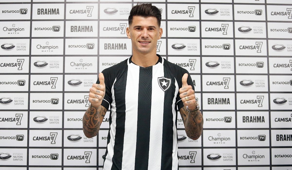 Victor Cuesta, do Botafogo