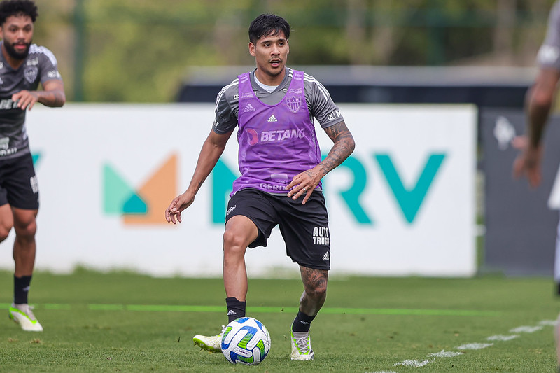 Zaracho durante treinamento na Cidade do Galo - (foto: Pedro Souza/Atlético)