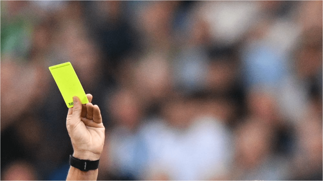 Cartão amarelo (foto: Glyn Kirk/AFP)