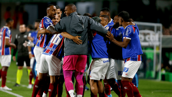 Jogadores do Bahia comemorando gol (foto: Felipe Oliveira/EC Bahia)