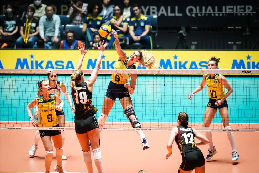 Seleção Brasileira em jogo pelo Pré-Olímpico Feminino de Vôlei (foto: Volleyball World/Divulgação)