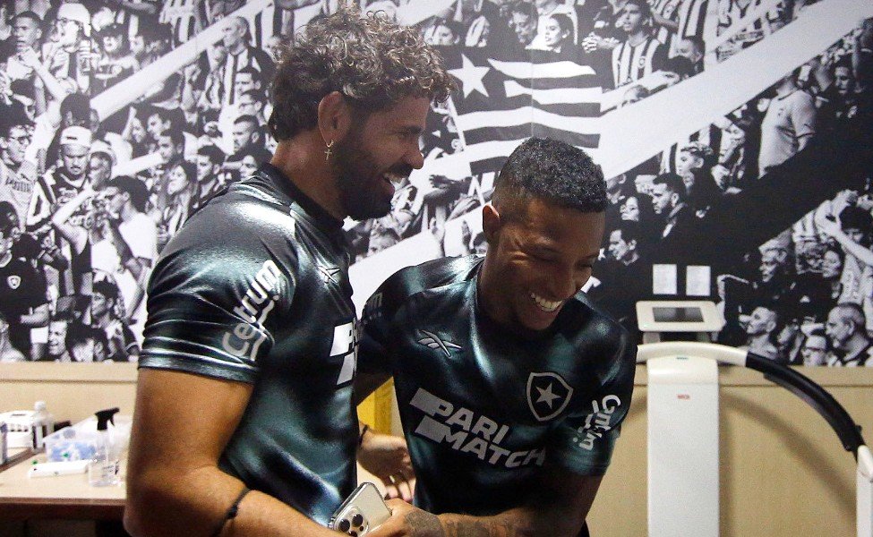Diego Costa e Tchê Tchê, dupla ex-Atlético que hoje defende o Botafogo (foto: Vítor Silva/Botafogo)