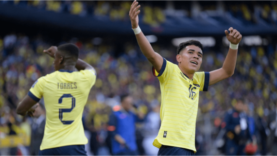 Kendry Paez comemorando gol do Equador (foto: Rodrigo Buendia/AFP)