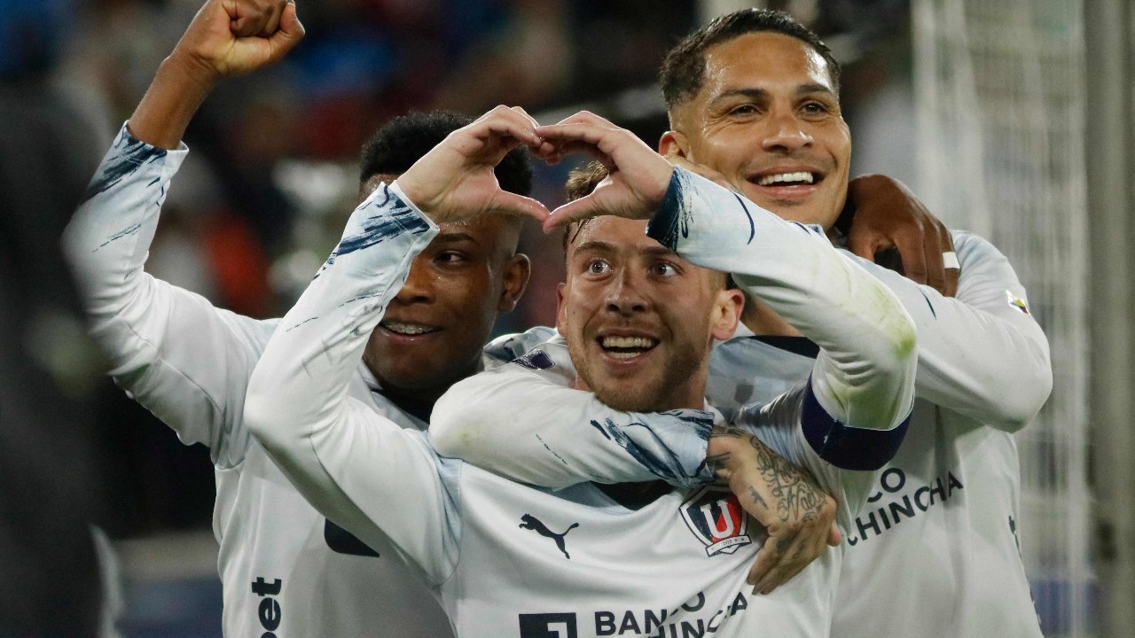 LDU com Guerrero comemorando (foto: Galo Paguay / AFP)