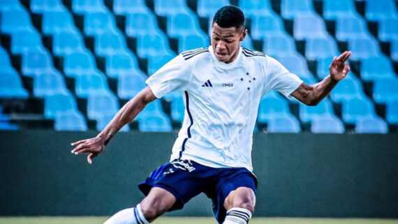 Henrique jogando pelo Cruzeiro (foto: Staff Images / Cruzeiro)