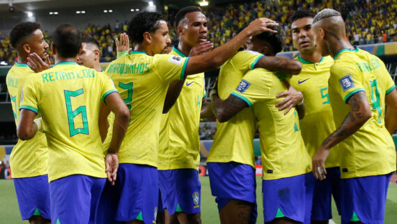 Em primeiro jogo sob o comando de Diniz, Brasil estreia nas, o jogo de ontem  de noite 