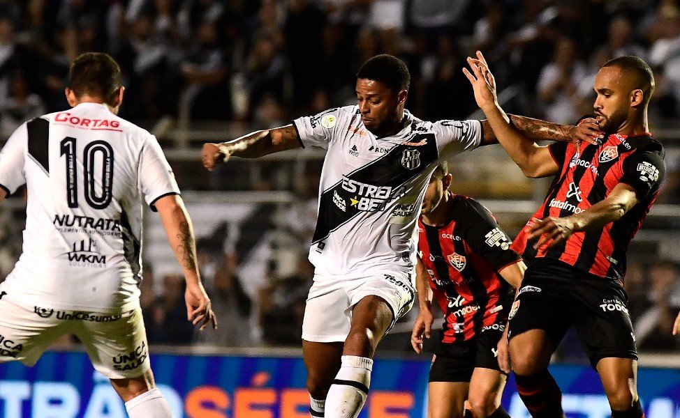 Atacante André em ação pela Ponte Preta (foto: Marcos Ribolli/PontePress)