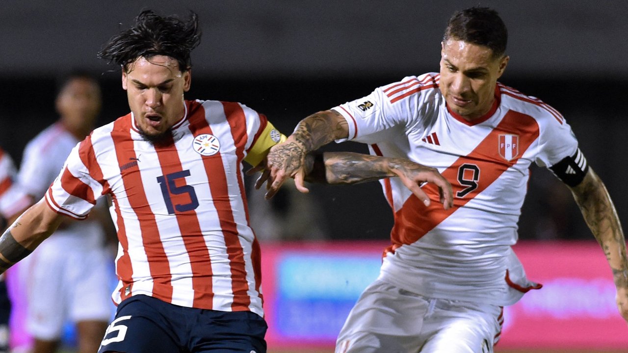 Gustavo Gómez e Paolo Guerrero (foto: NORBERTO DUARTE / AFP)