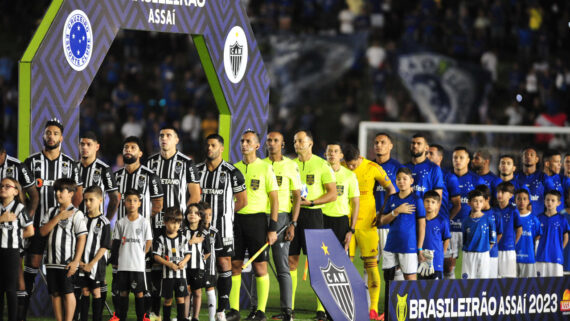 Atlético e Cruzeiro jogando (foto: Alexandre Guzanshe/EM/D.A. Press)