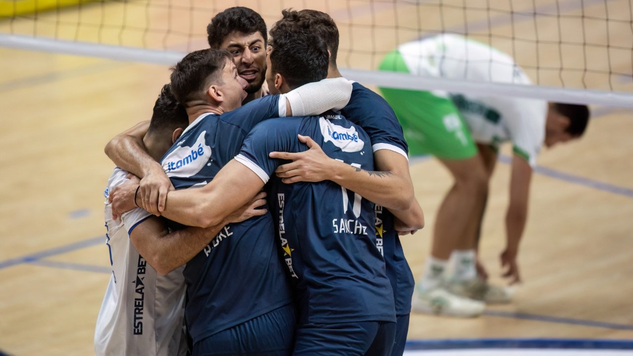 Minas comemorando (foto: Hedgard Moraes/Minas Tênis Clube)