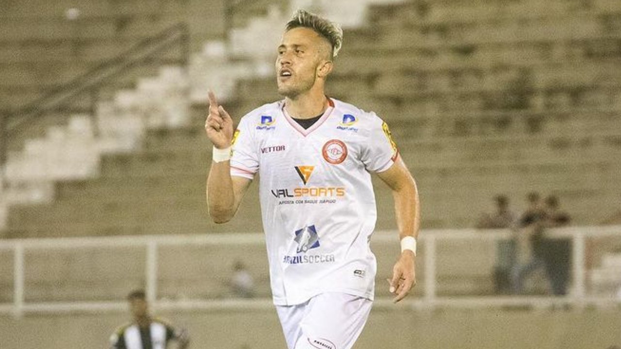 Matheus Frizzo comemorando gol pelo Tombense (foto: Victor Souza / Tombense)