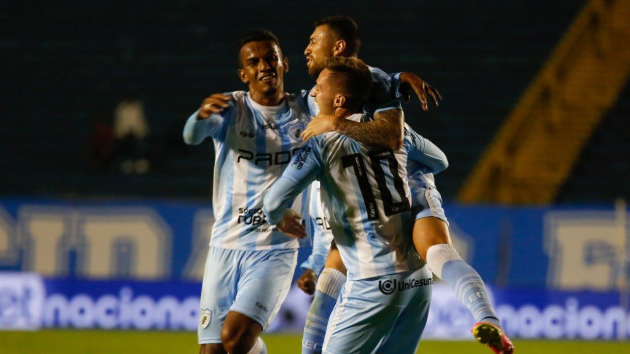 Londrina comemorando (foto: Ricardo Chicarelli)