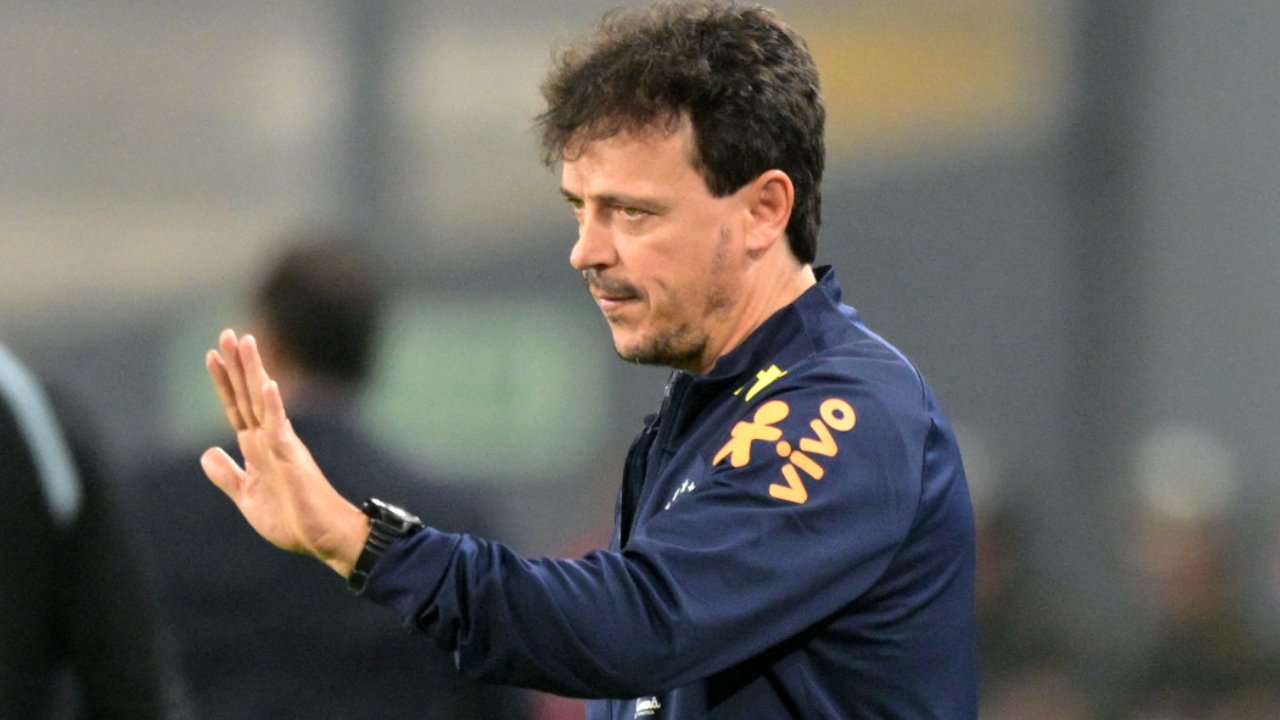 Diniz em jogo contra o Peru (foto: ERNESTO BENAVIDES / AFP)