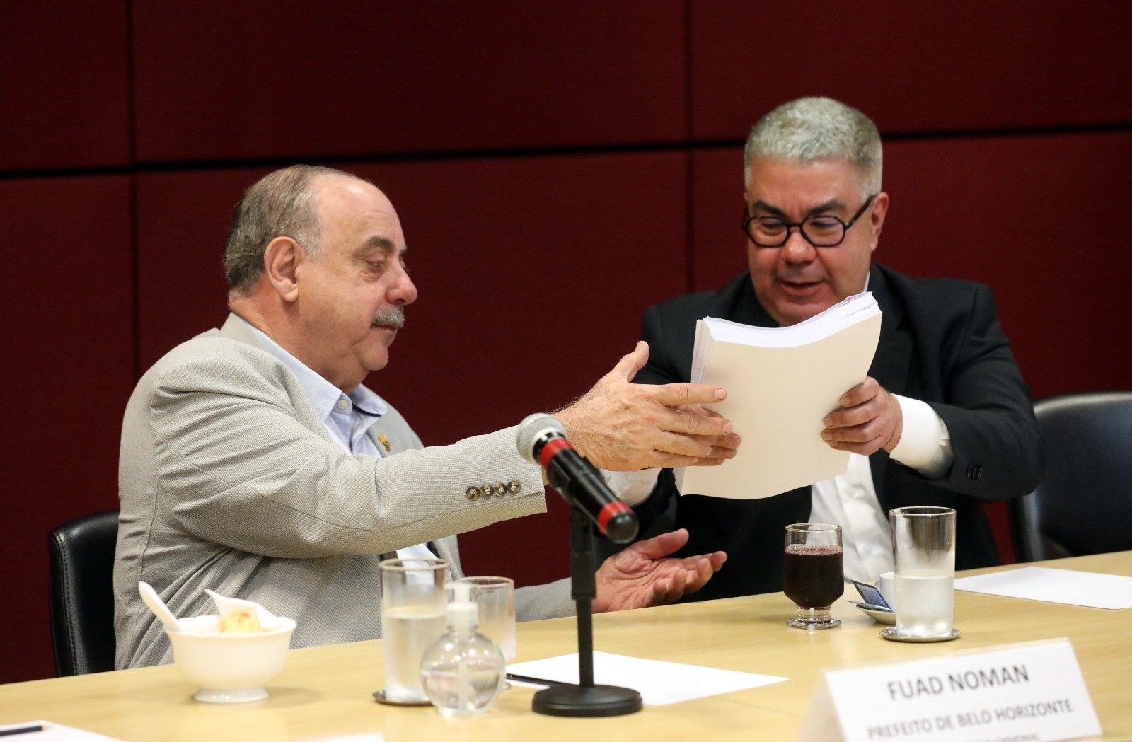 Fuad Noman (PSD) em reunião com o secretário-geral da CBF, Alcino Rocha (foto: Rodrigo Clemente)