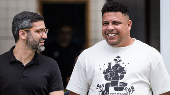 Gabriel Lima (à esquerda) e Ronaldo Fenômeno (à direita) (foto: Gustavo Aleixo/Cruzeiro)