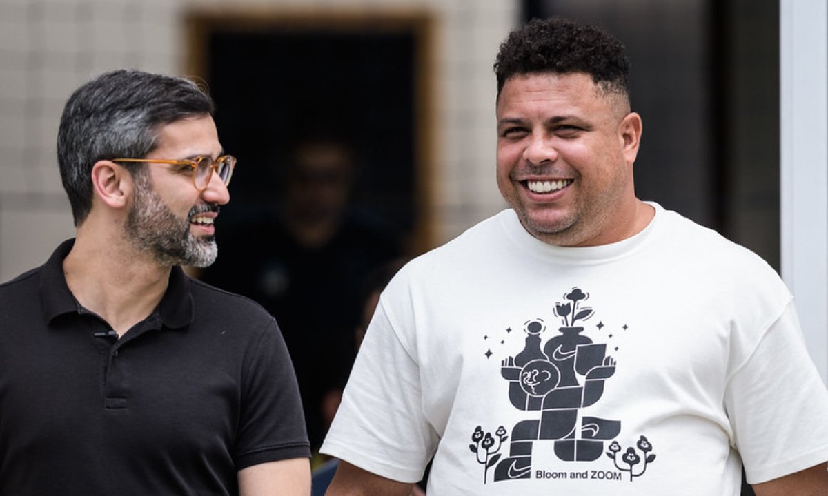 Gabriel Lima (à esquerda) e Ronaldo Fenômeno (à direita) (foto: Gustavo Aleixo/Cruzeiro)