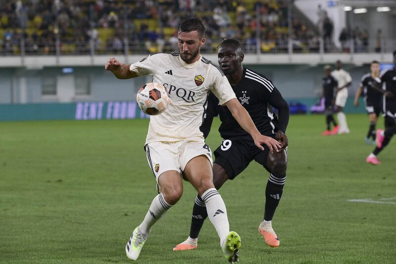 Roma e Sheriff em jogo pela Liga Europa (foto: Foto: Divulgação / Roma)