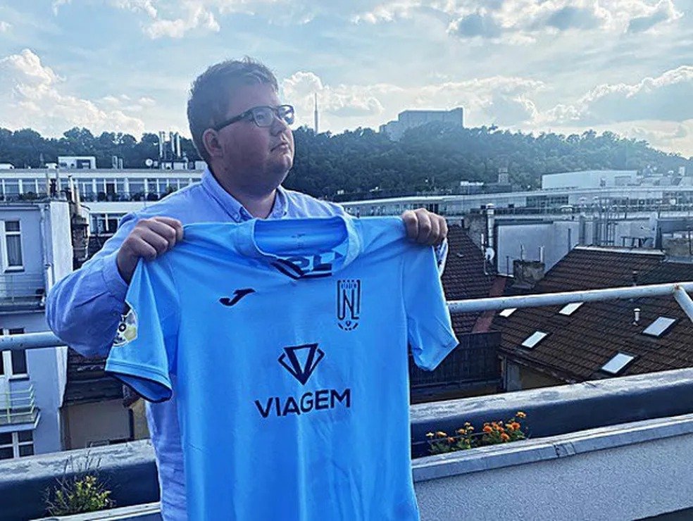 Martin Podhajsky com a camisa do FK Ústí nad Labem (foto: Divulgação)