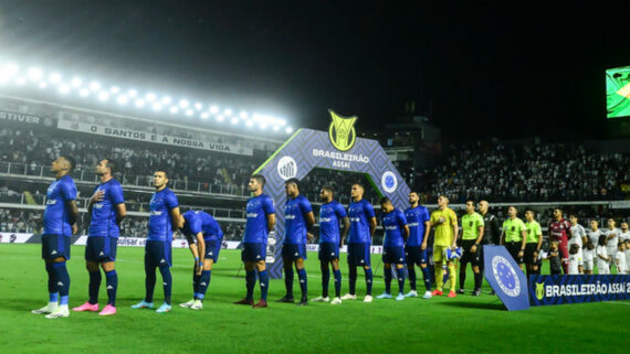 Time do Cruzeiro durante o hino nacional (foto: Staff Images/Cruzeiro)