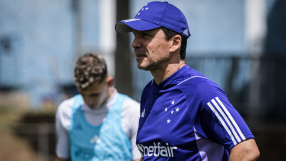 Zé Ricardo durante treino na Toca da Raposa (foto: Gustavo Aleixo/Cruzeiro)