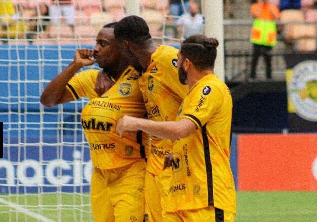 Jogadores do Amazonas comemoram gol (foto: Divulgação/Amazonas)