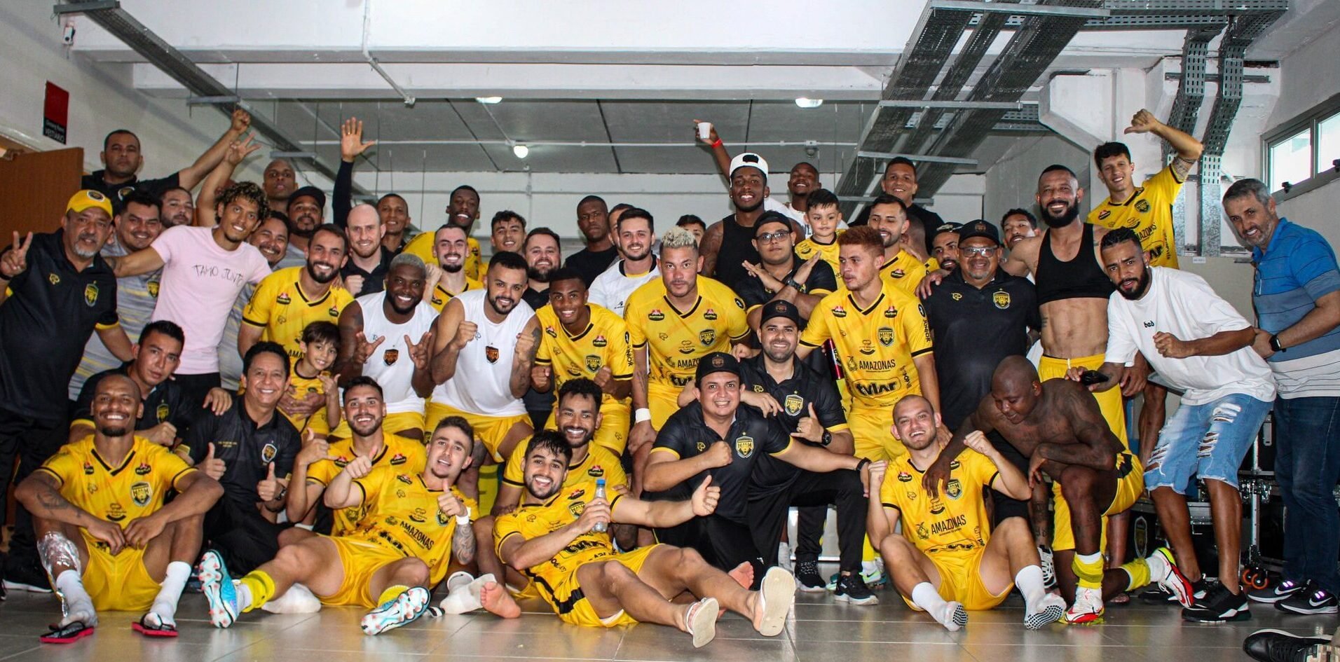 Jogadores do Amazonas no vestiário (foto: Jadison Sampaio/Amazonas)