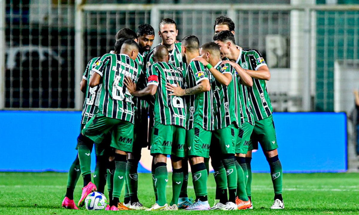 Time do América em jogo pelo Brasileiro (foto: Mourão Panda/América)