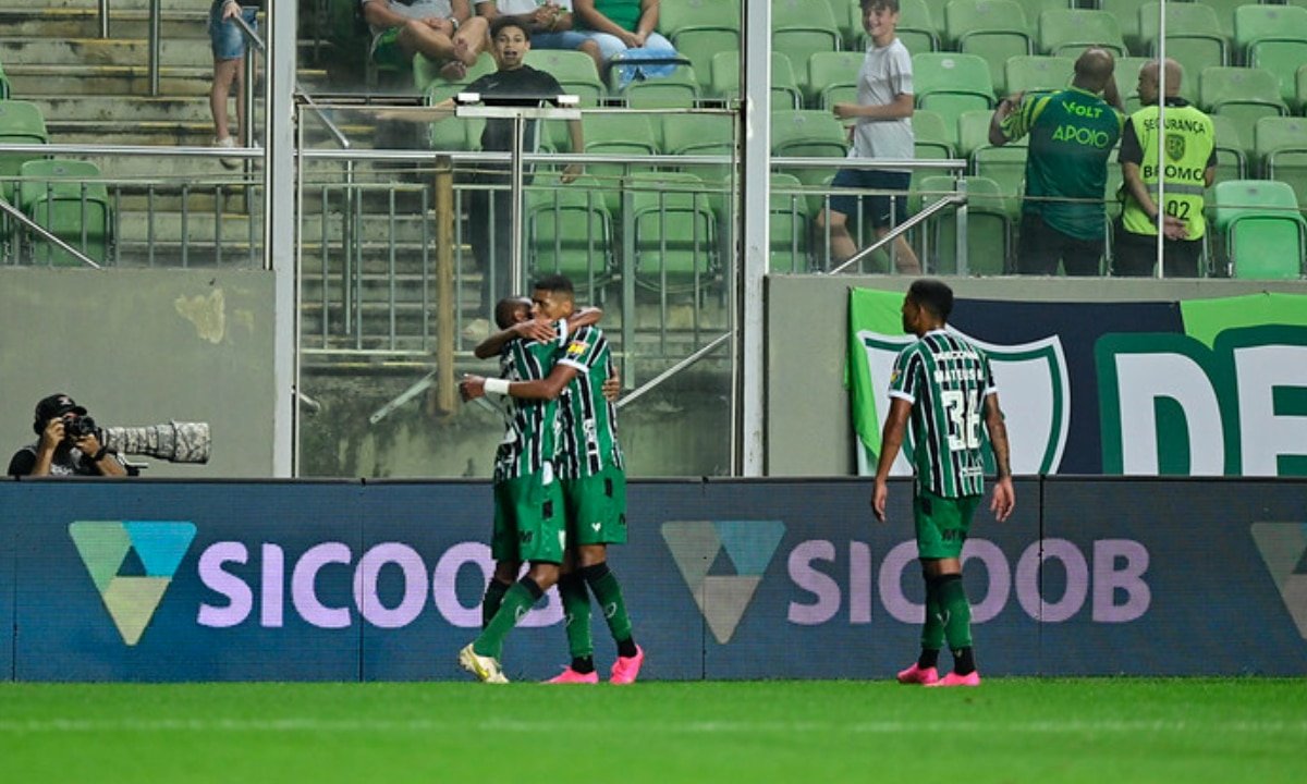 América e Santos em jogo pela 22ª rodada do Brasileiro (foto: Mourão Panda/América)