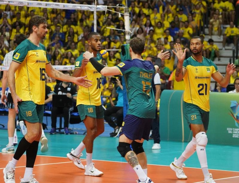Jogadores de vôlei da Seleção Brasileira masculina (foto: Mauricio Val/FVImagem/CBV)