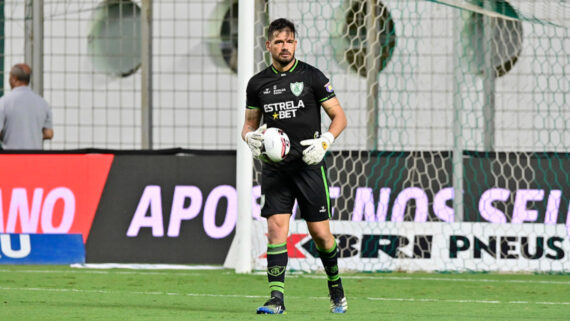 Goleiro do América, Matheus Cavichioli (foto: Mourão Panda/América)