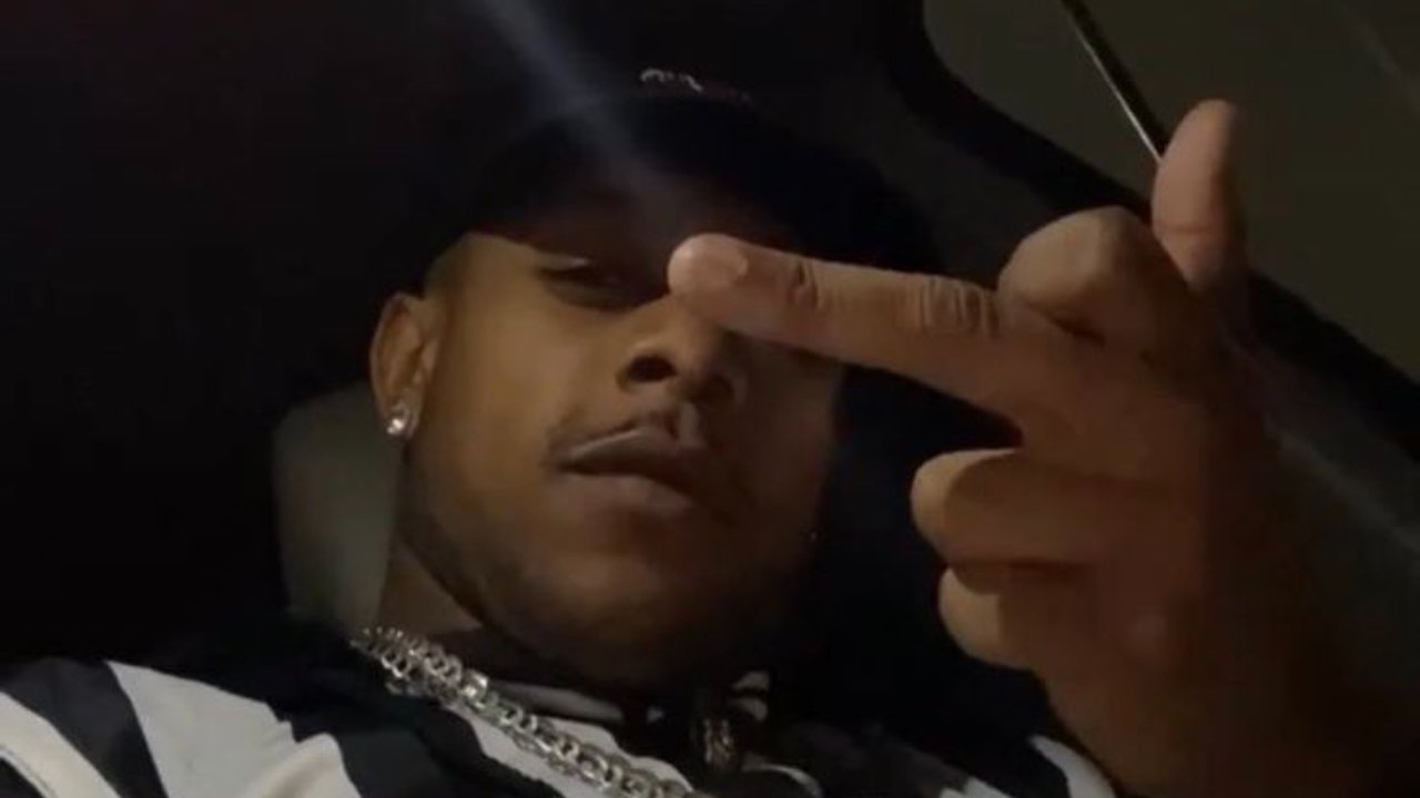 Diego Porfírio postou story em que mostra o dedo do meio e mandou recado na legenda (foto: Reprodução/Instagram)