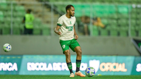 Everaldo, atacante do América, em jogo pelo Brasileiro (foto: Mourão Panda/América)