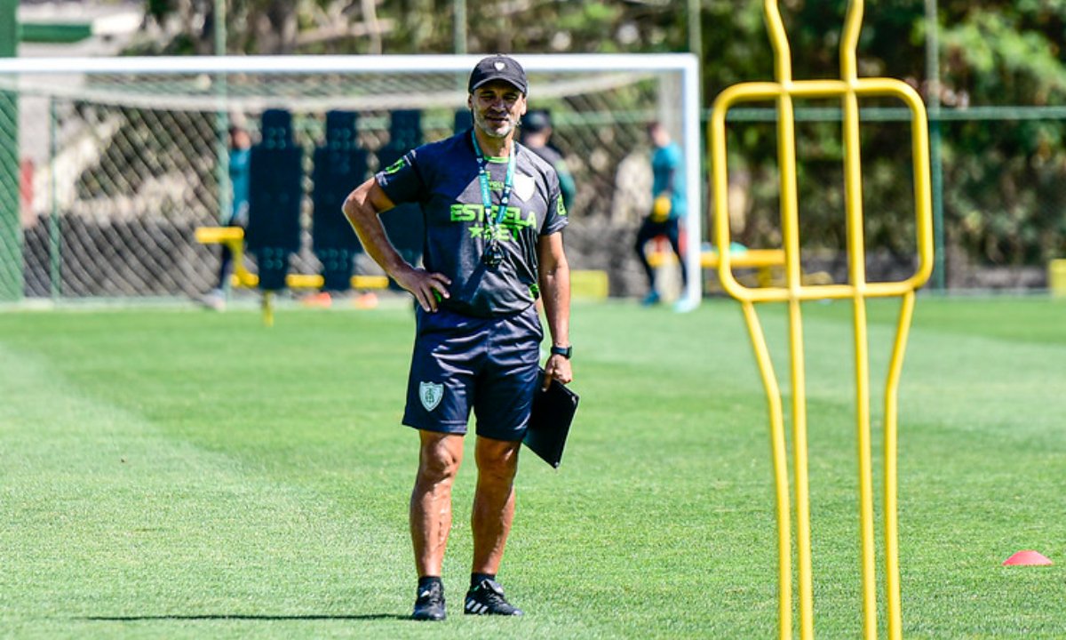 Fabián Bustos, técnico do América (foto: Mourão Panda/América)