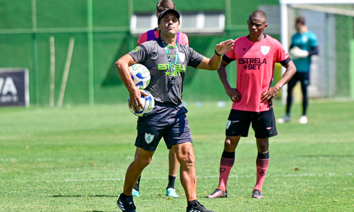 Fabián Bustos, técnico do América (foto: Mourão Panda/América)