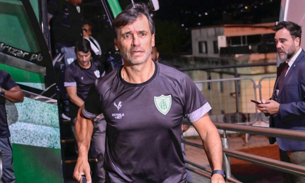 Fabián Bustos, técnico do América, em jogo pelo Brasileiro (foto: Mourão Panda/América)