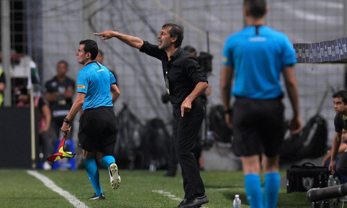 Fabián Bustos sob o comando do América na Sul-Americana (foto: AFP)