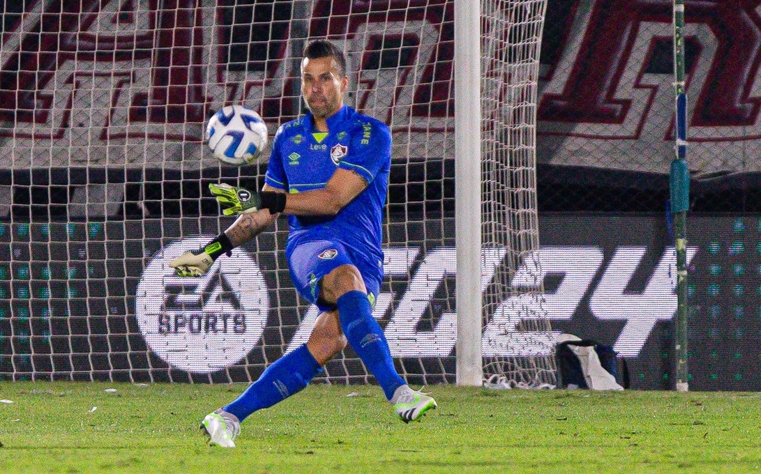 Fábio, do Fluminense, é eleito o melhor goleiro do mês de outubro