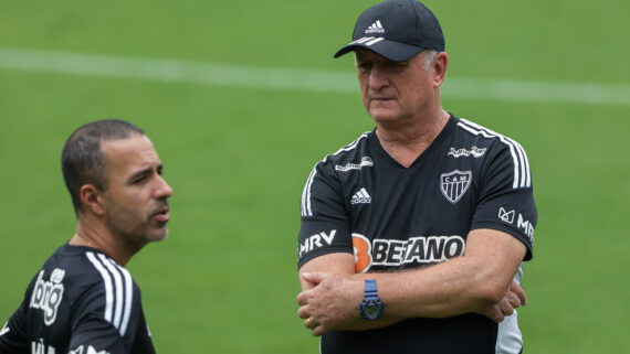 Lucas Gonçalves e Felipão em treino do Atlético (foto: Pedro Souza/Atlético)