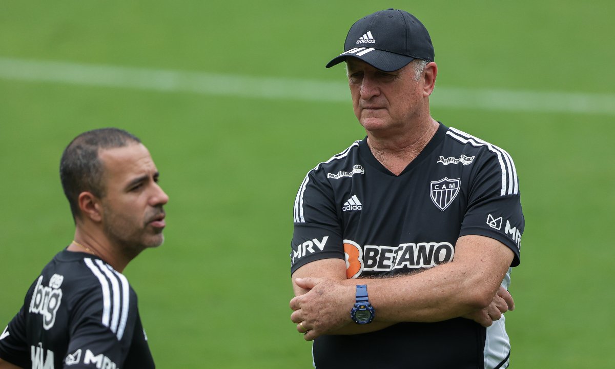 Lucas Gonçalves e Felipão em treino do Atlético (foto: Pedro Souza/Atlético)