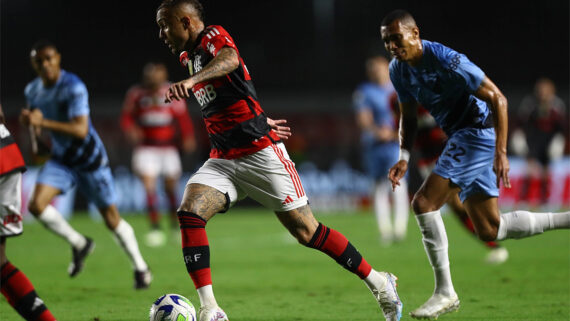 Flamengo tomou três gols do Athletico-PR (foto: Gilvan de Souza/Flamengo)