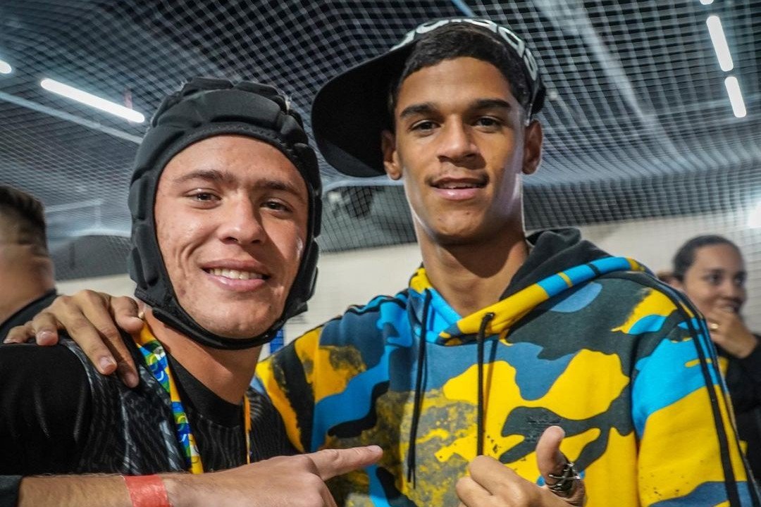 Goleiro de Capacete e Luva de Pedreiro (foto: Reprodução/Redes Sociais)