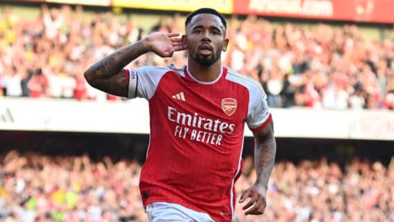 Gabriel Jesus comemora gol na vitória do Arsenal sobre o United (foto: GLYN KIRK / AFP)