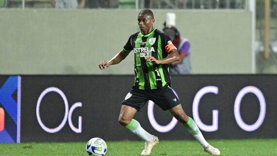 Juninho durante jogo do América e Vasco (foto: Mourão Panda / América)