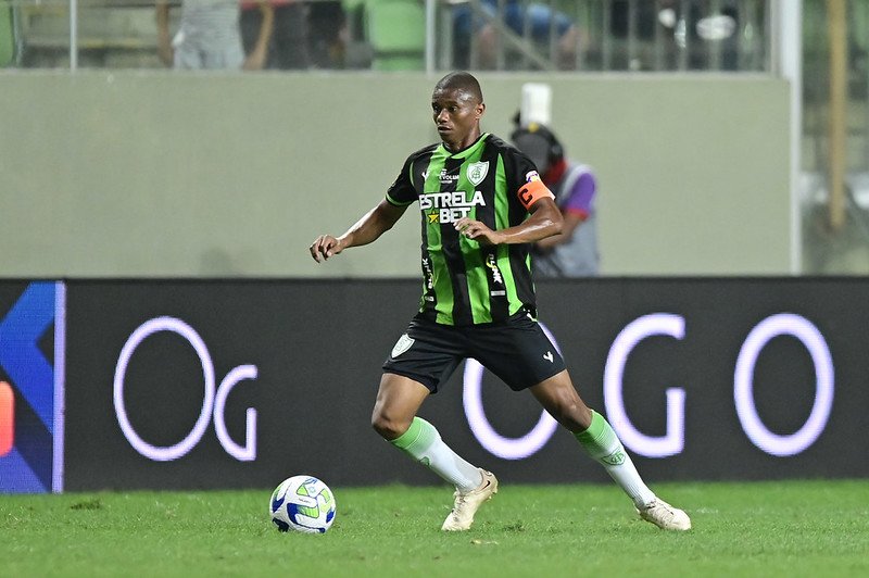 Juninho durante jogo do América e Vasco (foto: Mourão Panda / América)